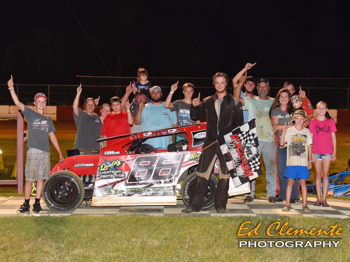 Rockfish_Speed's tweet photo. Congratulations to Stephen Ford tonight’s Carolina #Modlites winner 📸 @EdClementePhoto #dirttrackracing #MyTrackMyRoots https://t.co/iOpyK1wC5h