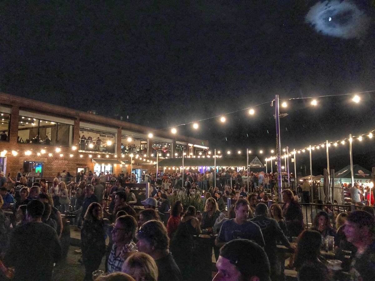 fleekskill's tweet photo. Peekskill on 🔥 #nashskill #riveroutpost #now https://t.co/U18TSrBrnF