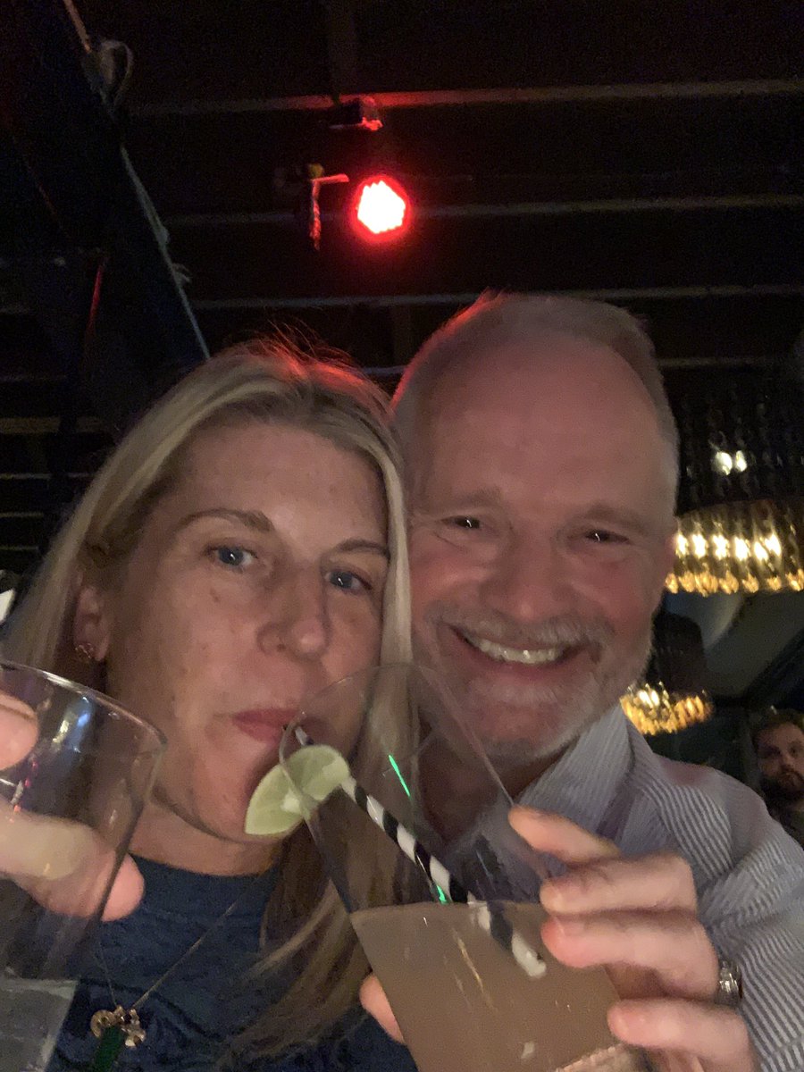 leary34's tweet photo. So, a Socialist and a Republican see each in a bar. Total Twitter opposites. What do they do? Have drinks and talk about other stuff! #itsnotthathardpeople https://t.co/r2BSlBoqTm