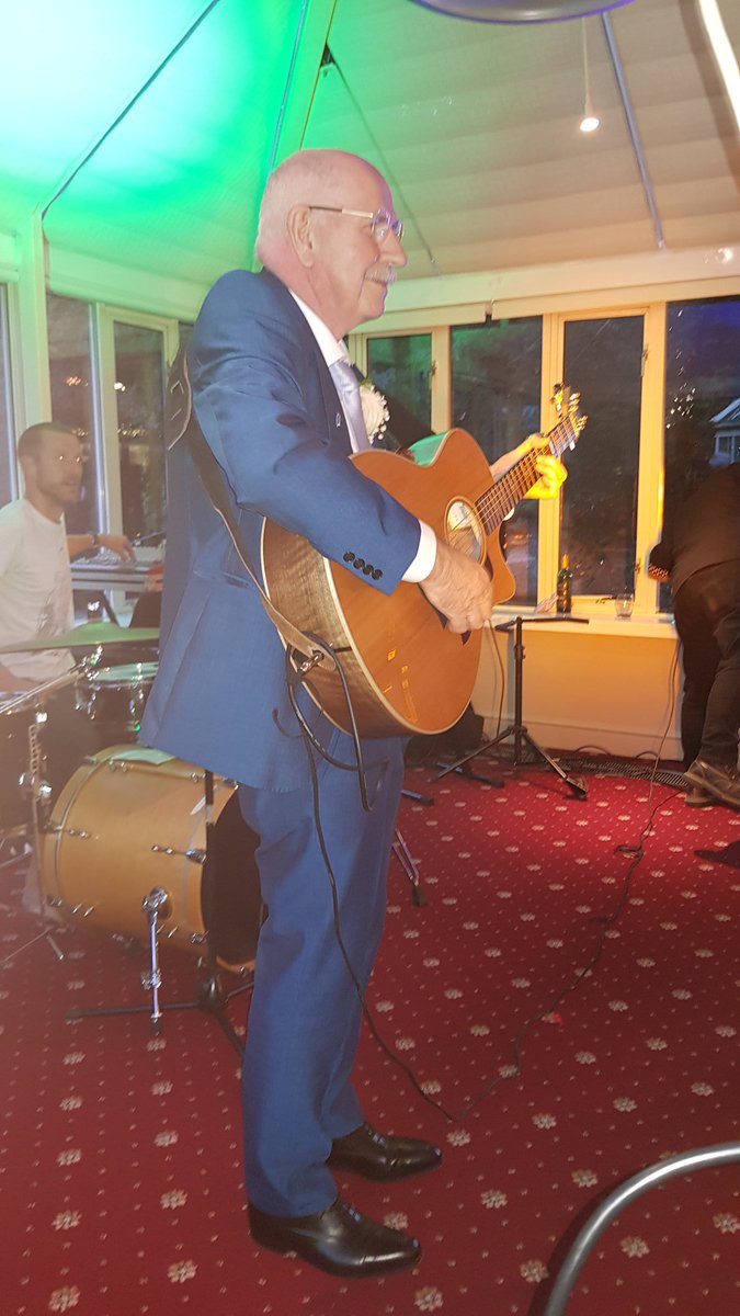 ware_hosp's tweet image. Happy wedding day to the lovely Mr and Mrs Davies! What a great bunch, and what a band! Wishing you both the very best on your special day 😊 @WarePriory