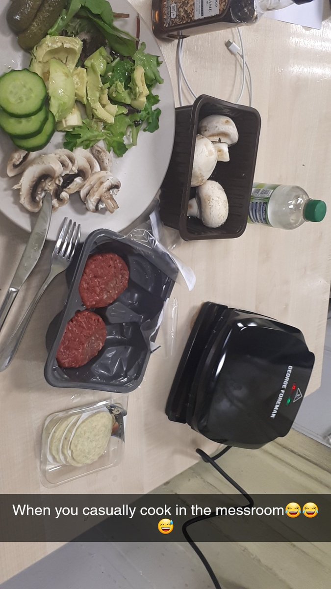 nadiahunter1990's tweet photo. I find healthy eating hard when working shifts. I just bring my George Foreman to work from now ๐ #keto #georgeforeman #bossinit https://t.co/25grgIpfGU