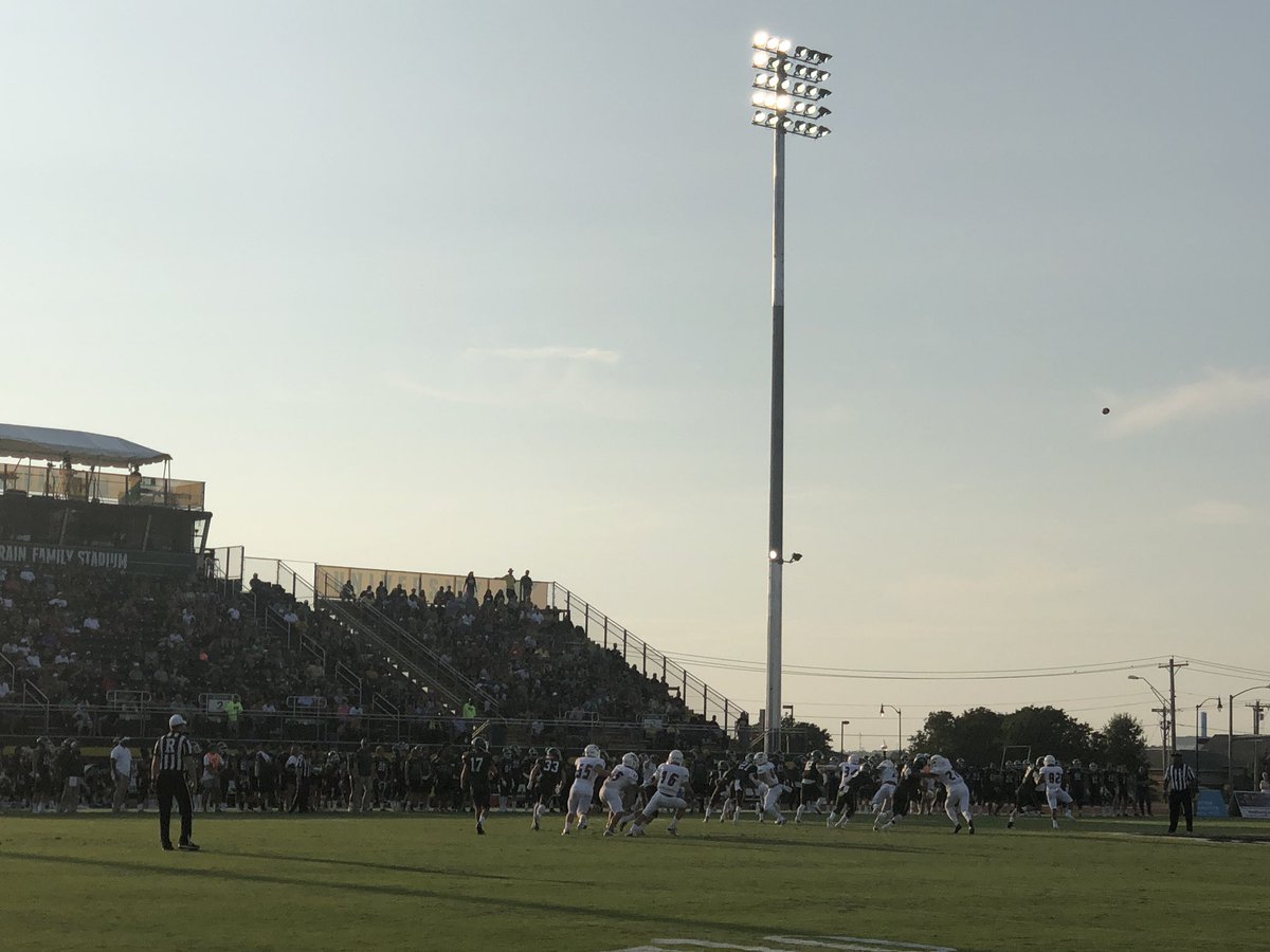 drwillsmallwood's tweet photo. Great crowd tonight at Crain Stadium at Hurt Complex on #BisonHill for the start of the 2019 editions of @obunews @OBU_Athletics, @OBUmusic #BisonBrigade, @OBU_Cheer, and the @pom_obu. The lights are on, and the Bison are home! @go2obu @OBUBisonAlumni #GreenAndGold #BisonStandard https://t.co/DtMhxBR2nk