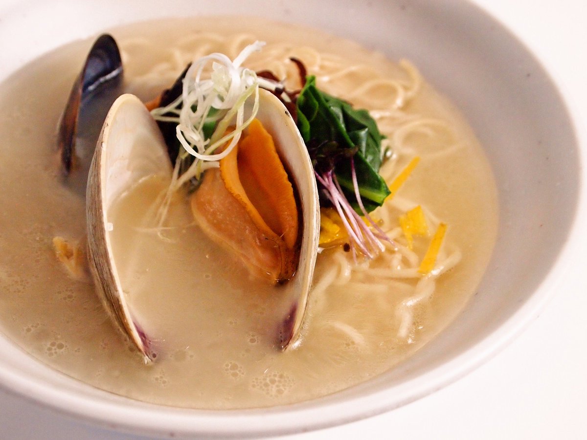 道の駅やちよ No Twitter やちよ道の駅食堂 江戸前三番瀬 潮拉麺 船橋沖三番瀬のホンビノス貝の出汁は蛤と浅利の間のお味 江戸前ならではの 貝の出汁がばっちりきいた鶏白湯ベース 貝殻亭リゾートならではのフランス料理の技法も使われてます 道の駅 道の駅やちよ No Twitter やちよ道の駅食堂 江戸前三番瀬 潮拉麺 船橋沖三番瀬のホンビノス貝の出汁は蛤と浅利の間のお味 江戸前ならではの 貝の出汁がばっちりきいた鶏白湯ベース 貝殻亭リゾートならではのフランス料理の技法も使われてます 道の駅