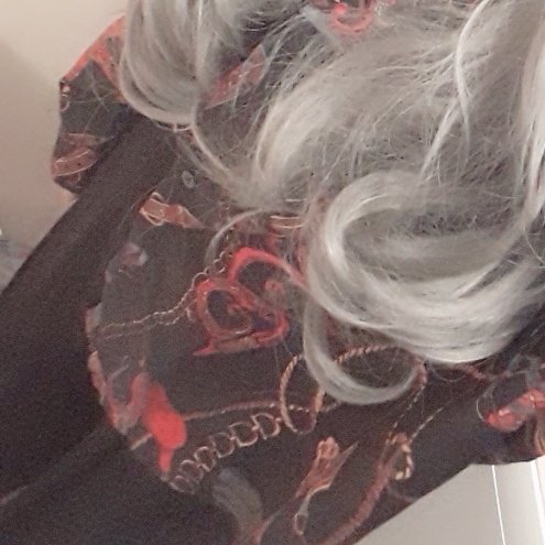 gnani59_____'s tweet photo. こんな格好(じなんくんばりの柄シャツ)してる銀髪野郎見掛けたら私なのでお声掛けください( ´•̥̥ω•̥̥` ) https://t.co/jufDjHuRoi