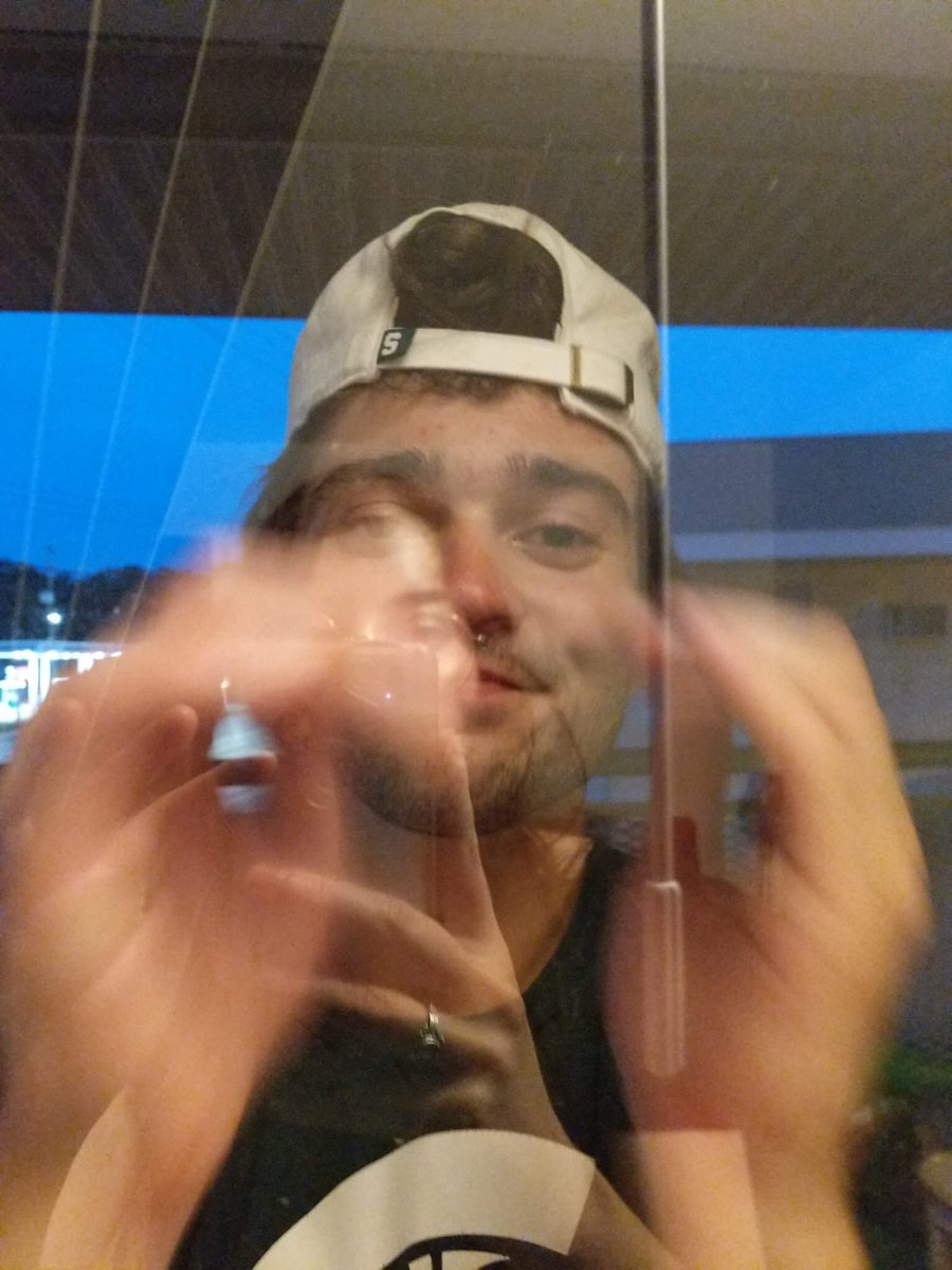 welcometosalty's tweet photo. Do you know this guy? He and some other guys were banging and kicking our door and yelling at us through our window and now I’m like super scared to be in my own damn apartment??? https://t.co/aZiy5Ndf1K