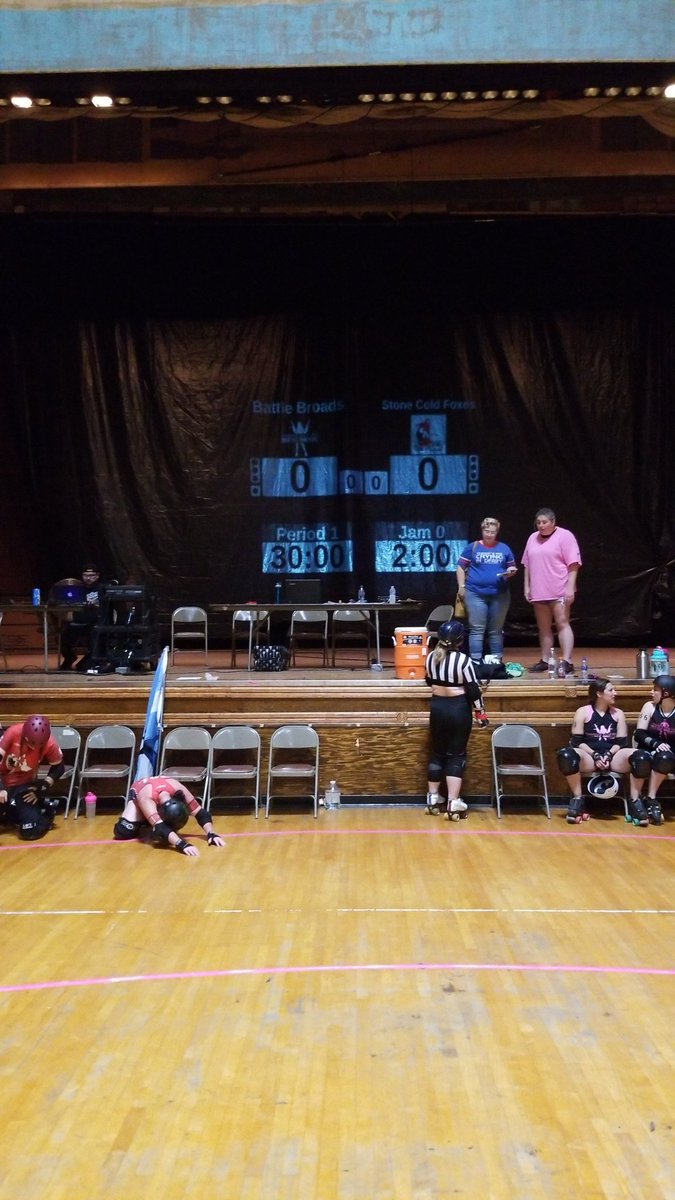 417rollerderby's tweet photo. Next up, Battle Broads vs. @StoneColdFoxes https://t.co/xtOJXL5w97