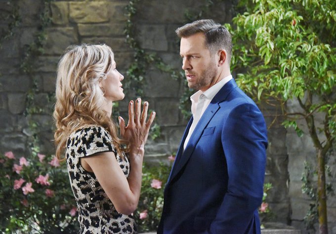 ED5z49TX4AAI0xU?format=jpg&name=small