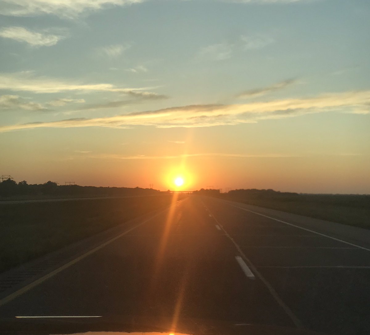 LisaLaBrant's tweet photo. #windshieldsunset #nebraska https://t.co/QOeOpE5ikA