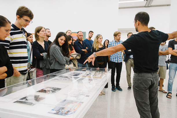 mqwien's tweet photo. Perfektes Wetter um den Tag im Museum zu verbringen! Wir garantieren auch, dass es keine Minute langweilig wird. HEUTE Open House im @mumok_vienna - freier Eintritt 10-19h! Mit Programm für Groß & Klein, Führungen, Konzert der MusikarbeiterInnenkapelle & Flohmarkt
#visitMQ https://t.co/XpSlyM5gf4