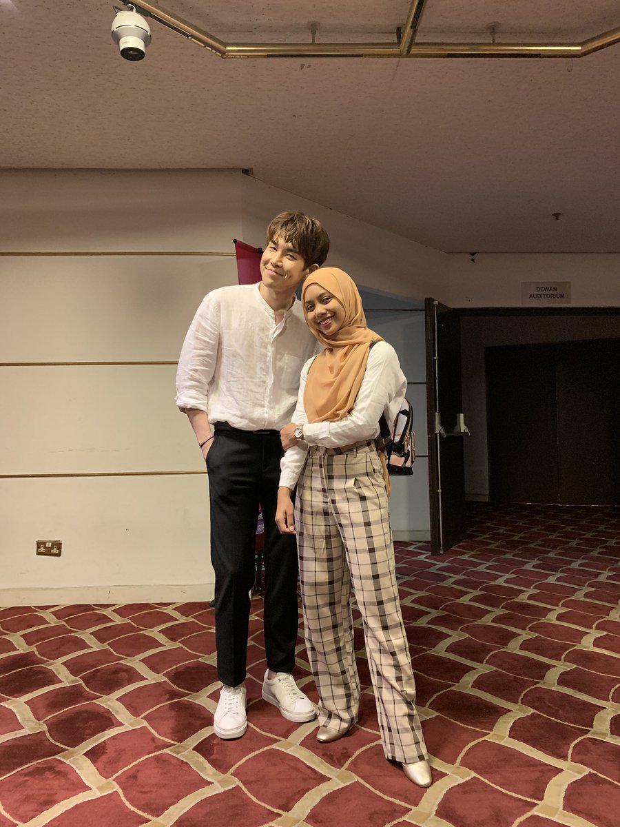 sarah__suhairi's tweet photo. Would you consider this as a couple outfit? 😜HAHAHA jk (Jangan lupa malam ni tengok Big Stage and Vote for him as well!)❤️ #sarahae #twinklers https://t.co/Rre9JUI1ag