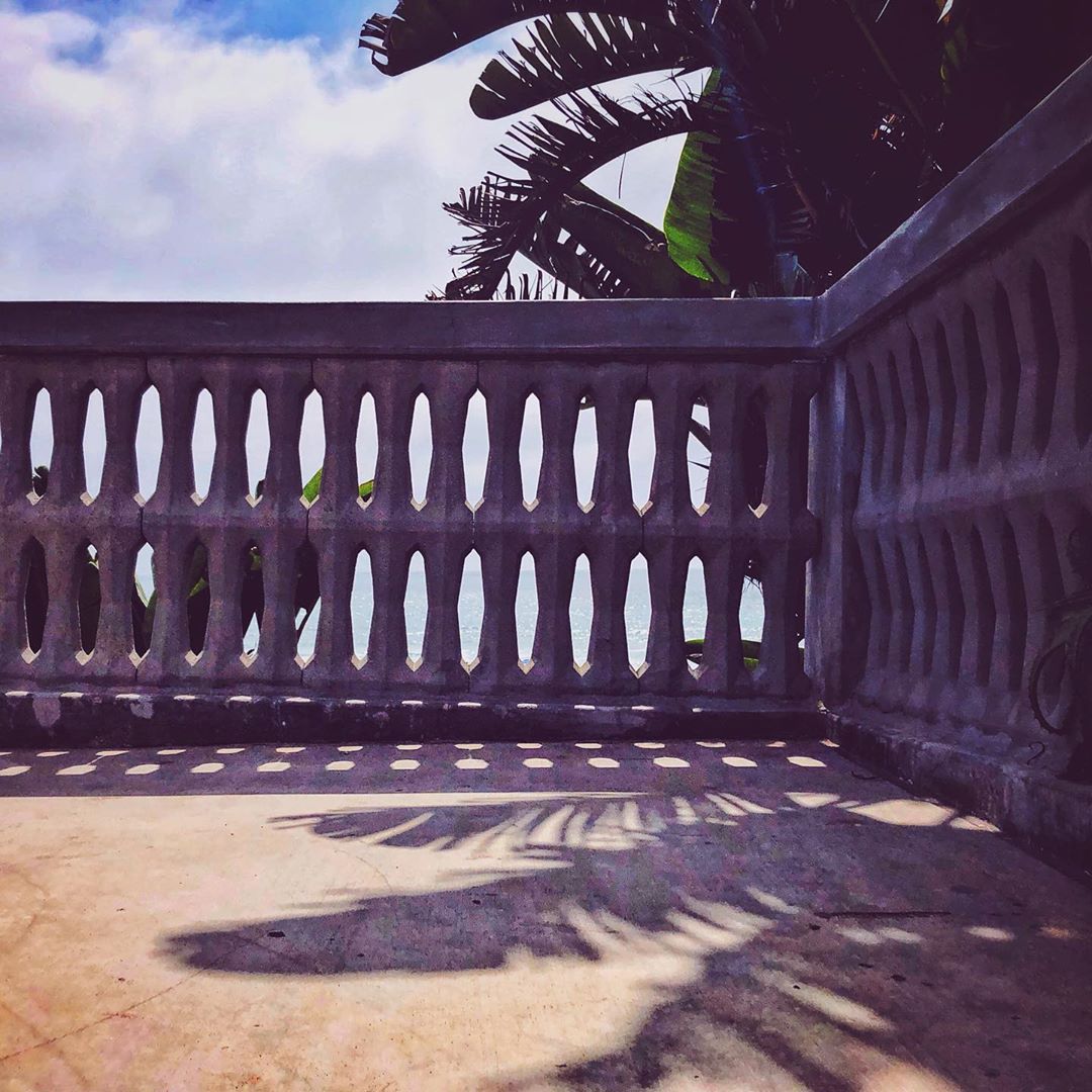 itsOsoPorto's tweet photo. Turn the corner. #beachtown #neighborhood #elporto #thestrand #lightsndshadow #oceanview #wpa #manhattanbeach #notnorth #architecture #cloudporn #cement #minimal #losangeles #mydayinla #southbay #socal #california https://t.co/SOJwawd8qj https://t.co/1uSekj28Yf