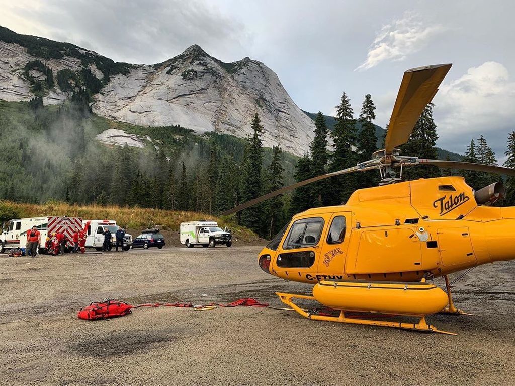 Repost By jarrettlunn: 📷 from a longline rescue this evening on the Needle Peak trail just off the Coquihalla. .
.
.
#talonhelicopters #chilliwacksar #hopesar #coquihalla #needlepeak #airbushelicopters #as350 #verticalmag #rescue #sar #classd #longline #boostsystems #boost #…