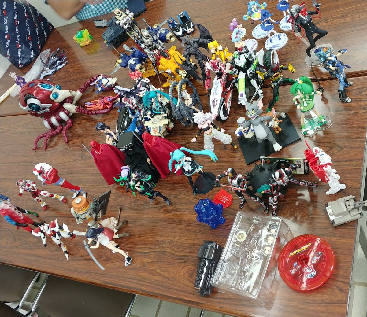 ランブル 告知 玩具オフ会があります 日程 9月29日 日 9時 17時 入退自由 場所 大田区 羽田文化センター第2集会室 蒲田駅からバスですぐ 参加費 300円 飲み物とお菓子あり 玩具や本を持ち寄って遊ぶ会です 特にテーマもないので何でもok