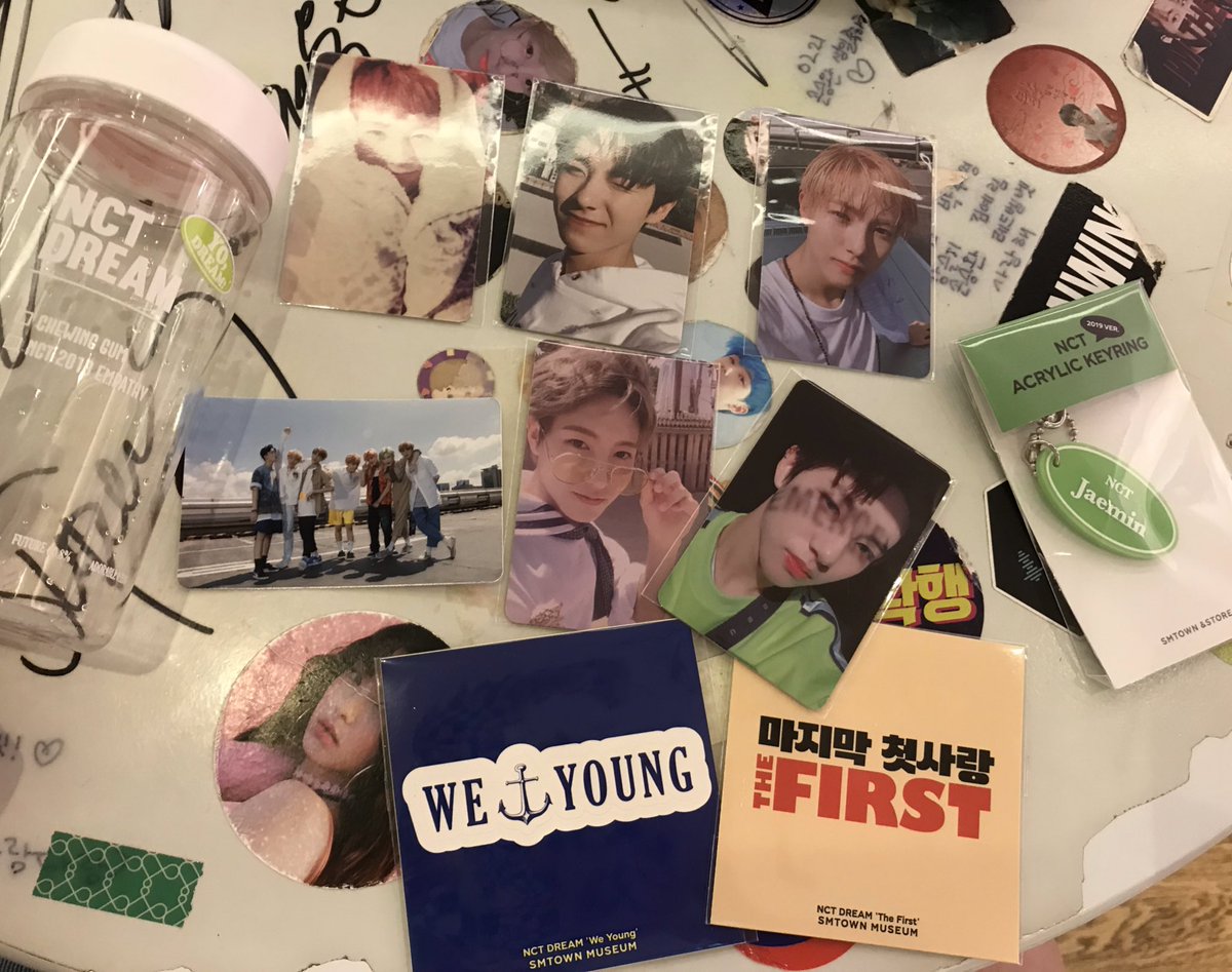 catboyrenjun's tweet photo. i’ve decided to do my first lil giveaway of a bunch of renjun/nct dream goods!

❤️ must be following + rt to win!
❤️ worldwide
❤️ ends 9/23
❤️ not recruited but lol reply with renjun pics

more info on goods below https://t.co/jwA2QuvTJu