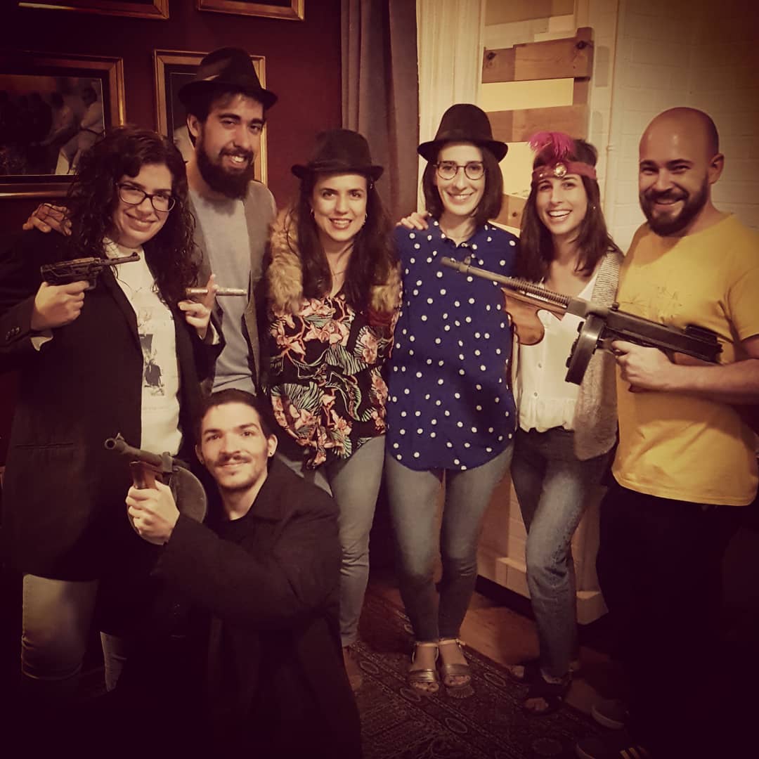 Roomin_Escape's tweet photo. Consigue resolver todos los enigmas, detener a Carlo Gambino y escapar con vida dr la Guarida de la Mafia. ¡¡Felicidades!!
#RoomEscape #Familia #Amigos #Parejas #Barcelona #EscapeRoom
Reservas : 💻 https://t.co/J9RbE8aku2 / ☎️ 651318471 https://t.co/iryWN5gdsv
