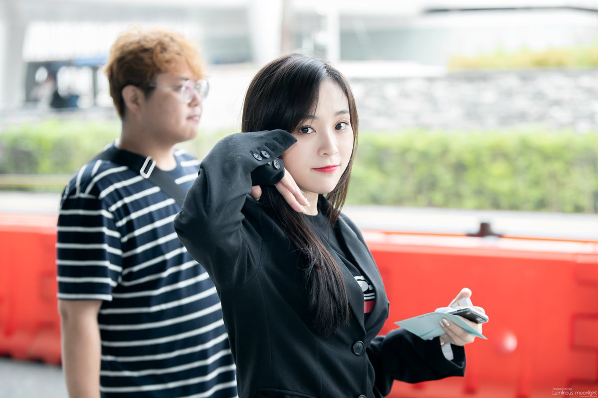 LM_TwoHyeoni's tweet photo. 190908 드림캐쳐 ICN 입국 가현
#드림캐쳐 #Dreamcatcher 
#가현 #GAHYEON 
@hf_dreamcatcher

진짜 너무 오랜만이야 !! https://t.co/NllLwSatRl
