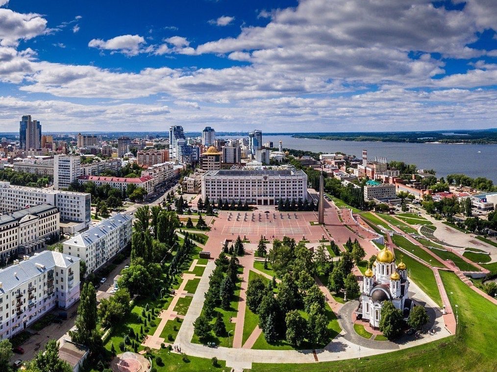 Дорогие самарцы! Поздравляю вас с Днём города! Спасибо за ваше неравнодушие и любовь к родному городу. Желаю вам и вашим близким успехов во всем, счастья и хорошего настроения!