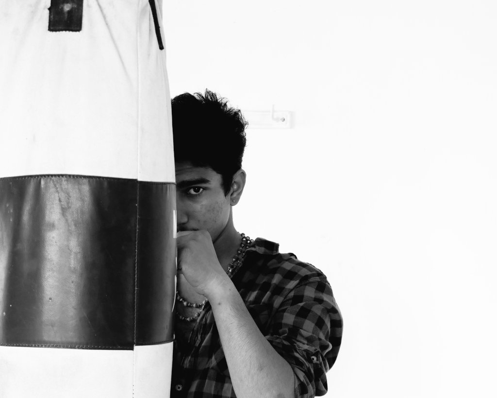 Editor_viki's tweet photo. #boxingtraining #boxing #boxingworkout #singal #morratusingle #canon80d📷 #canonlover📷 #Flimmaking🎥 #flimmakingtime🎬 #cinematographers #cinematography🎥 #canon90d #backlover #whiteandblackphotography #mass #style #shortfilm #shortfilmmaking #shootingtime https://t.co/nolDVFPTpV