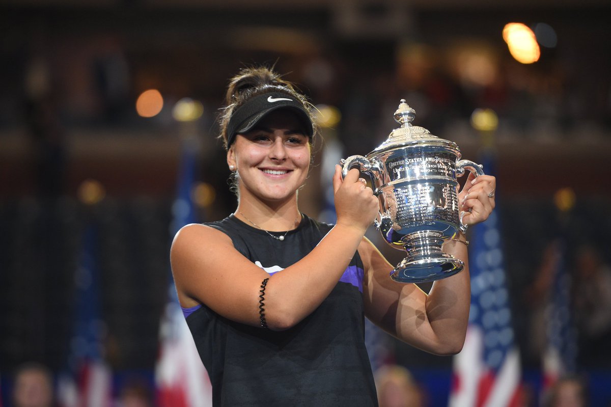 #USOpen

Bianca Andreescu menjadi petenis Kanada pertama yang mampu menjuarai Grand Slam Singles, sekaligus petenis pertama kelahiran 2000-an yang mampu menjuarai Grand Slam

👏👏👏👏👏👏

(Pic: WTA)