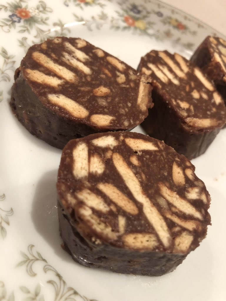 esneisser's tweet photo. El turrón de chocolate con galleta María es la mejor mierda que existe y el que esté en contra lo siento mucho por su paladar https://t.co/zoTuB5TBCn