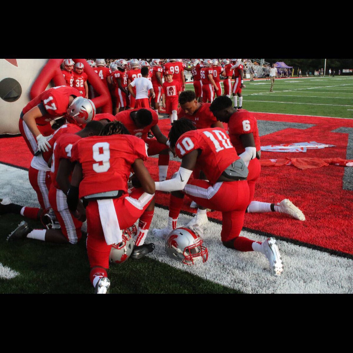 WillieButlerj11's tweet photo. We prayed 4 times like this🙏🏼 my guyysss💯 https://t.co/El8CLYEQp4