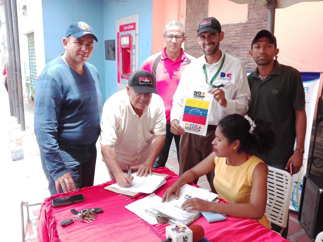 #tupamaroAntiimperialista. #NoALaTraicion. Repudiamos por cínica y vende patria la actitud d Guaido d pretender vender nuestra Guyana, ese territorio es venezolano.
#ElEsequiboEsDeVenezuela
@CancilleriaVE <a href="/JosePintoMRT/">Jose Pinto</a> <a href="/AresDiFazio/">𝘼𝙧𝙚𝙨 𝘿𝙞 𝙁𝙖𝙯𝙞𝙤</a> <a href="/Tupamaroyaracuy/">Al Rojo Vivo Yaracuy</a> <a href="/JULIOLEONYARA/">JULIO LEÓN HEREDIA</a> <a href="/RobertoTovarMRT/">ROBERTO TOVAR</a>