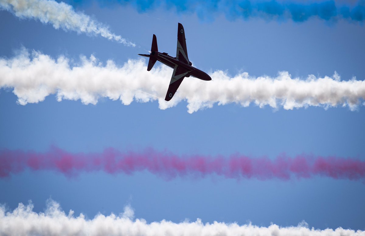 rafredarrows's tweet photo. First day of @SpiritAirshow and wow - did we enjoy it! Red, white and blue in the St Louis sky. Images by SAC Rose Buchanan. #RedArrowsTour #STL #StLouis https://t.co/VLTxWHJONZ