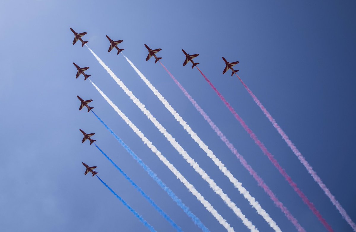 rafredarrows's tweet photo. First day of @SpiritAirshow and wow - did we enjoy it! Red, white and blue in the St Louis sky. Images by SAC Rose Buchanan. #RedArrowsTour #STL #StLouis https://t.co/VLTxWHJONZ