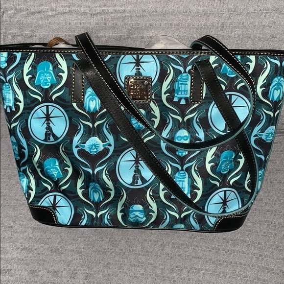 littleblogofjoy's tweet photo. #Poskmark Up to 70% OFF Select Dooney & Bourke #Disney Handbags, Totes, Wallets and More > https://t.co/sQxbAzCwlz #Fashion #Disneyland #DisneyWorld https://t.co/7YDydZQMkQ