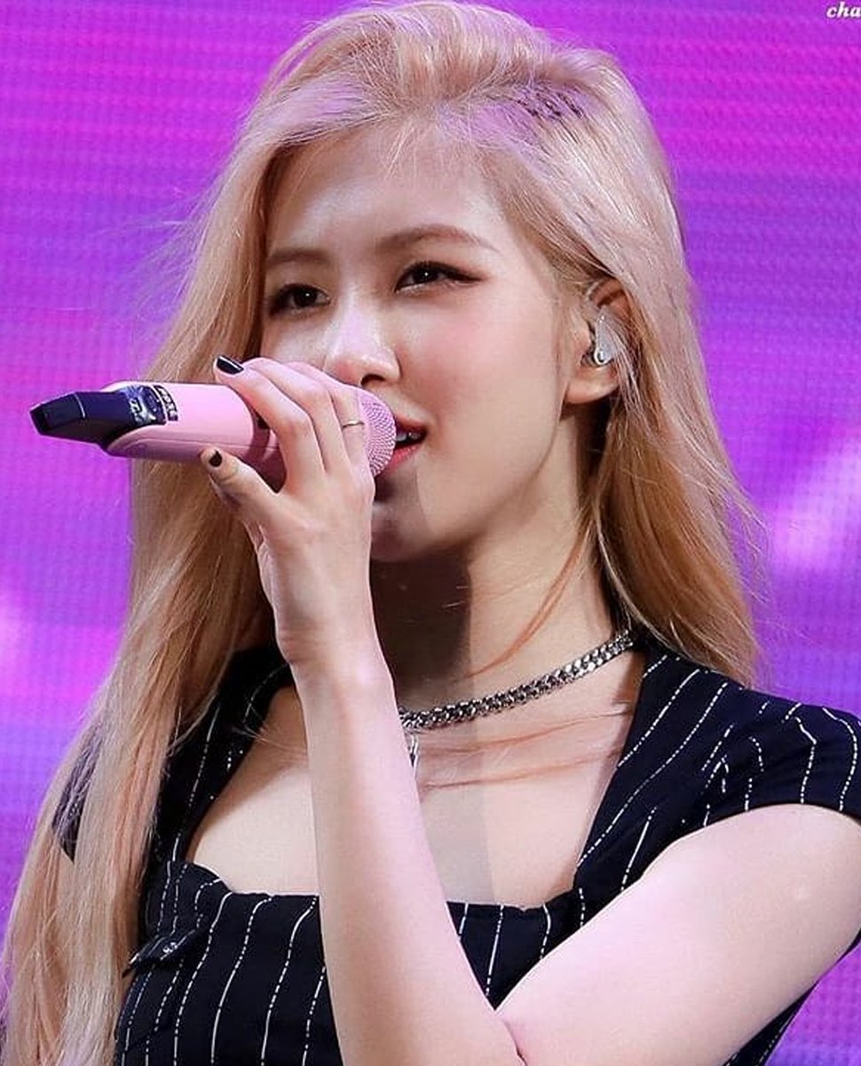 Blackpink Canada On Twitter Rose Kills With Black Or Blonde