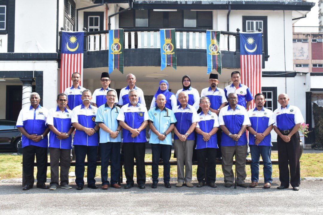 RSDrasmi's tweet photo. 91 RSD telah diberi kepercayaan untuk mengkoordinasikan Mesyuarat Agung PVRSD kali ke-14 bertempat di Wisma Perwira RSD, Jln Ampang. Mesyuarat ini telah dirasmikan oleh Pengerusi Kor RSD, Brig Jen Ahmad Saifuddin b. Talha disaksikan oleh Pegawai-Pegawai Kanan RSD &amp; ahli PVRSD. https://t.co/7zrZ3Xt7Tm