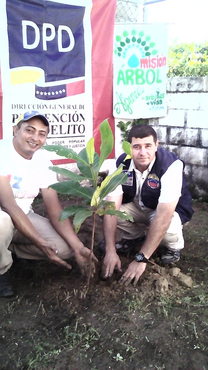 Ornato y embellecimiento junto al DPD, Guardias del Pueblo y Consejo Comunal Simón Rodriguez en la Base de Misiones Simón Rodriguez Municipio Biruaca Estado Apure