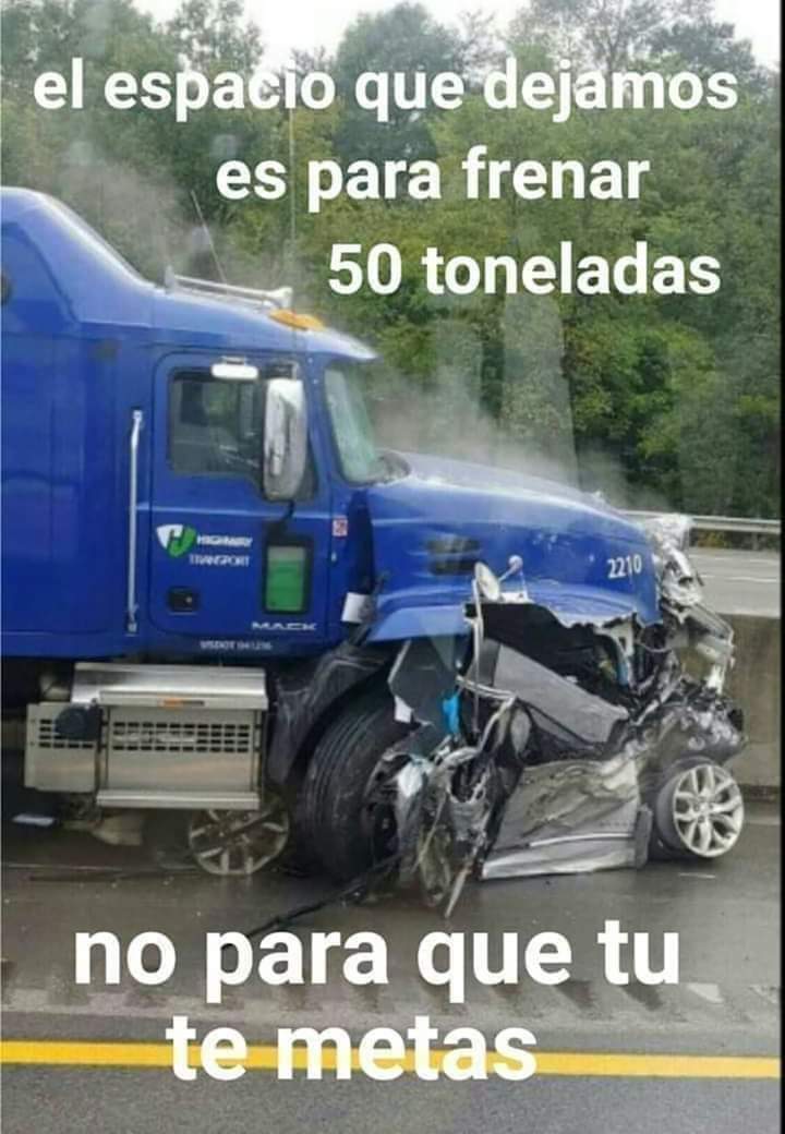 robertomenz's tweet photo. Algunas de las imprudencias que cometen conductores en las carreteras.
Por unas #FiestasPatrias sin #accidente y #transito seguro #ConductorIrresponsable https://t.co/UGdezGOGGt