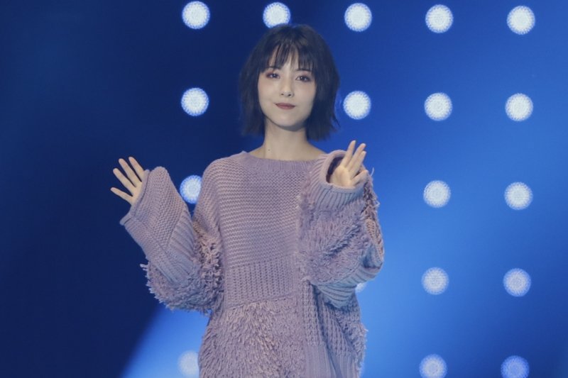 fuwanami's tweet photo. Minami about her first runway on TGC : "I was nervous! The runway is unexpectedly long. I thought I just had to walk straight and come back, but it turned out I also had to walk to the right and left. It makes me running out of breath (LOL)" https://t.co/nhN2FKoZcl