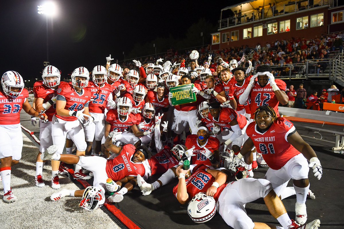 sacredheartufb's tweet photo. Mood 😎

#SHUDefenseVsEverybody https://t.co/NE607Q2Itf