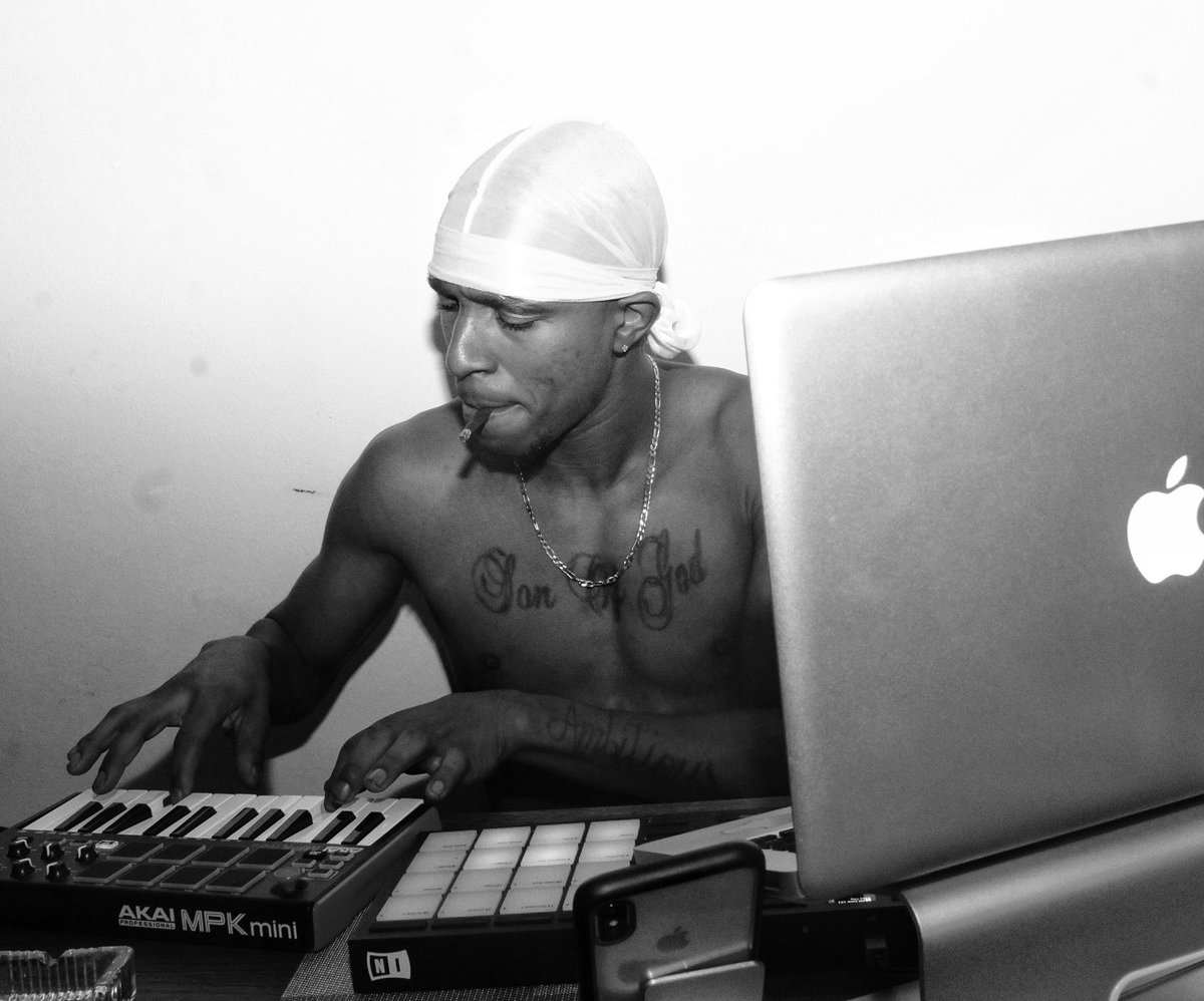 gcluez's tweet photo. 🖤🖤🖤 @Gcluez_ 📸 @different_viewss_ #gcluez #differentviewss
•
•
•
•
#artistsoninstagram #watchmework #melaninmagic #blackkings #blackandwhitephotography #cannonphotography #NYC #beatmaker #producer #rapper #MaschineMasters #Bestbeatmakers #beatstars #ineedbeats https://t.co/3tPQVaPdQa