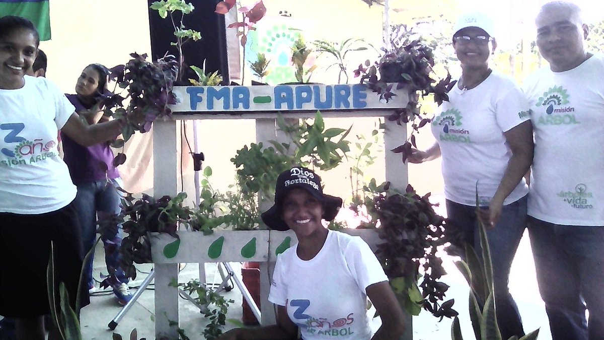 EXHIBICIÓN DE STAND MEDIANTE ACOMPAÑAMIENTO AL GOBIERNO DE CALLE JUNTO SISTEMA DE MISIONES Y GRANDES MISIONES