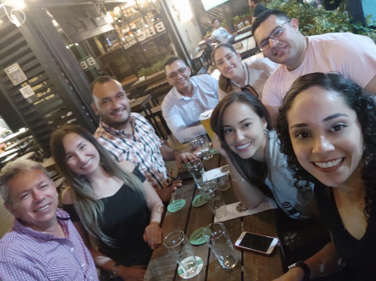 juliethbelma's tweet photo. 🤓☺️ MAESTRANTES !!
#Gerente #AltaGerencia #GerenciaDeEmpresas #VamosLaU #FMSInternacional https://t.co/K4bCPvSft1