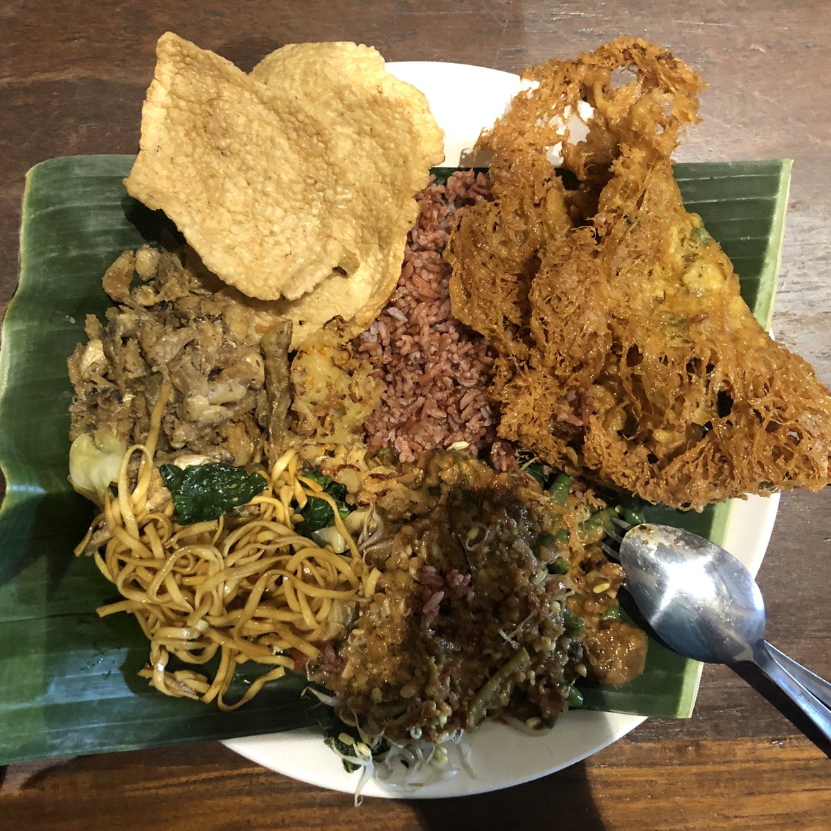 bernardls's tweet photo. Sarapan yang enak dan kece di Solo. Namanya Pecel Solo ❤️ https://t.co/2CRH25mBMt