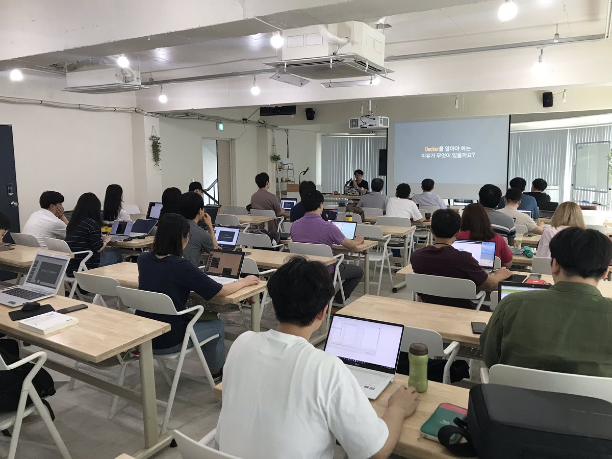 codelabs_'s tweet photo. 태풍이 지나가서 다행입니다. 오늘은 오랜만에 변규현님이 진행하는 #Docker 코드랩이 진행되고 있습니다. 

#양재동코드랩 https://t.co/gu6s47q0It