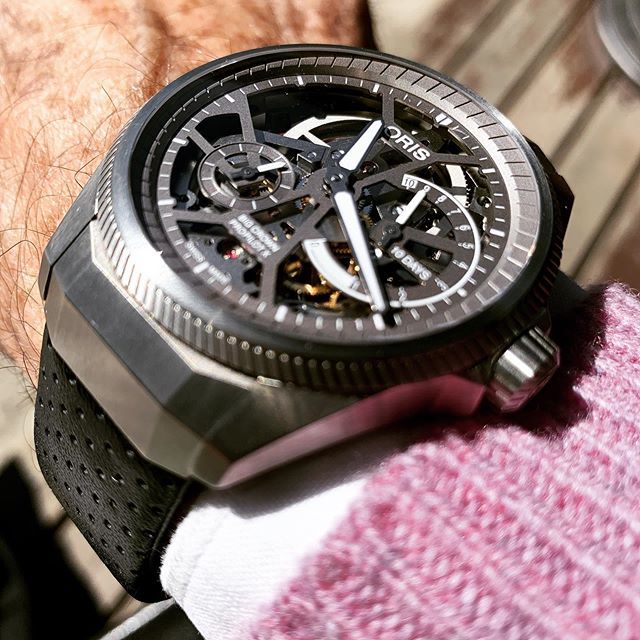 Oris eschews vintage for contemporary lines and finish on new titanium 10-day power reserve Pro-Pilot X.
#watch #watches #watchnerd #watchporn #calibre61 #watchcollector #instawatch #mechanical #fashionista #watchesofinstagram #instalike #instamood #accessories #fun #colour …