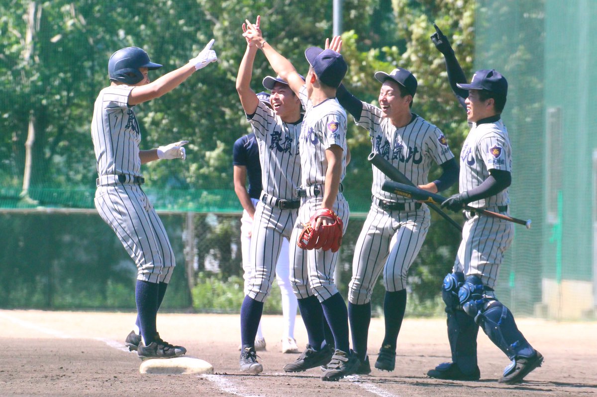 ___sg89's tweet photo. 載せるか迷ったけどめっちゃ楽しそうに野球する人たちを見てほしい（笑）
最後にこんなに楽しそうに野球する32期を見れてほんまによかった。なんかちょっと感動。みんなの笑顔が素敵すぎて🥺🧡
高校野球ってほんまにいいなって思った。

保護者の方も最後まで色々ありがとうございました。 https://t.co/smjKhdexP4