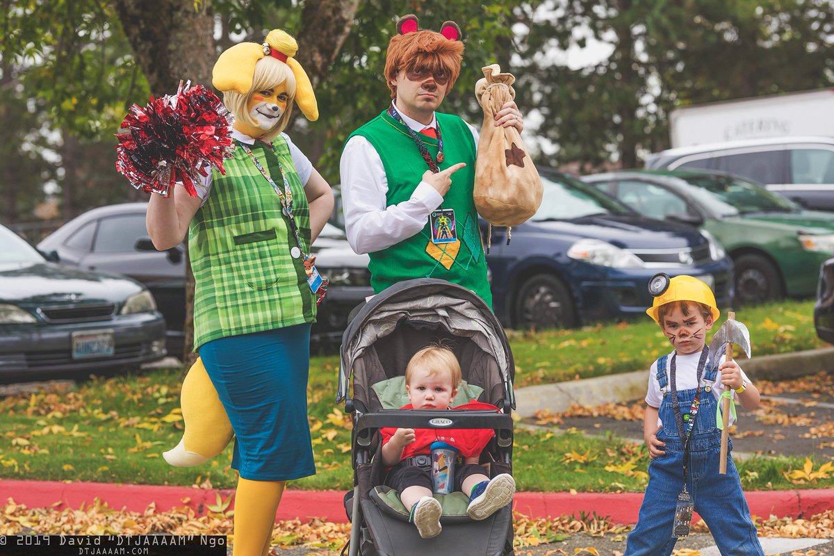 DTJAAAAM's tweet photo. An Animal Crossing family has moved into the neighborhood.

#cosplay #rencon #rencon2019 https://t.co/9zKCYE915G