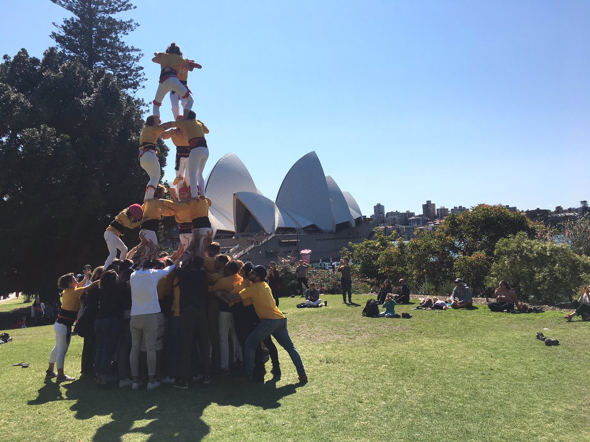 CAT_Footie's tweet photo. Fascinating! #castell #catalunya #downunder https://t.co/q0Bvo3UVWA