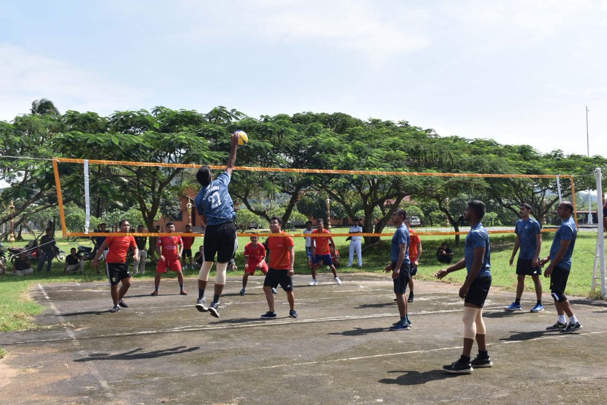 indiannavy's tweet photo. #BridgesofFriendship. Crew of #INSSahyadri & #INSKiltan participate in sports and #ProfessionalInteraction with #RoyalCambodianNavy. #IndianNavy #ReamNavalBase #MaritimeDiplomacy @SpokespersonMoD @indembcam @DefenceMinIndia @MEAIndia https://t.co/BLSk2ty0WD