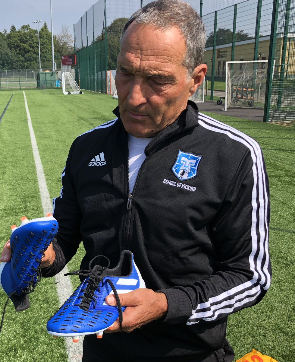 dave_alred's tweet photo. Checking the complete kickers performance kit (tee coming soon) malice elite predator - with grip on impact technology - a ball with even compression -‘no limits performance journal’ to check progress & on line tutorials from @DairMagazine @adidasUK #nolomits https://t.co/K3FsFGJAAB