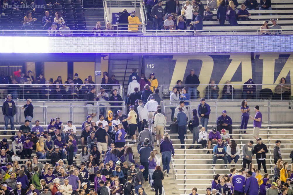 SeaTimesSports's tweet photo. Fans are being asked to leave the metal bleachers at Husky Stadium as lightning forces #CALvsUW into a weather delay.

Bringing you the latest here: https://t.co/qEez93aduy https://t.co/9GkxyW9uv8