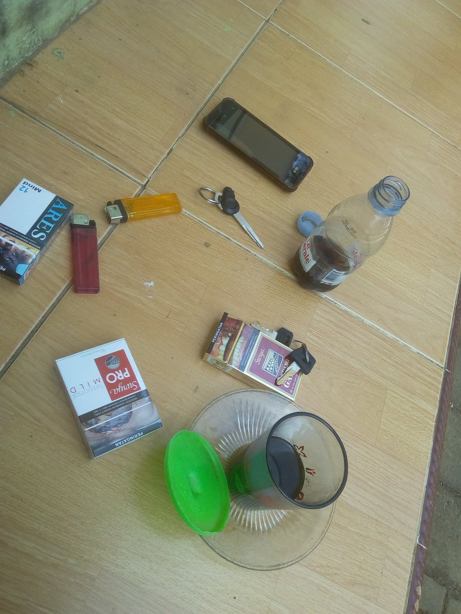 Jika kau merasakan keresahan dan kegundahan saat merokok, tak perlu anda merokok, karena bagimu rokok adlh malapetaka. Tapi jika anda mencoba merokok lalu jadi pecandu, maka ucapanmu ttng rokok sangat dusta.
Rata² begitulah yg dialami non perokok sebelum menjadi perokok aktif.