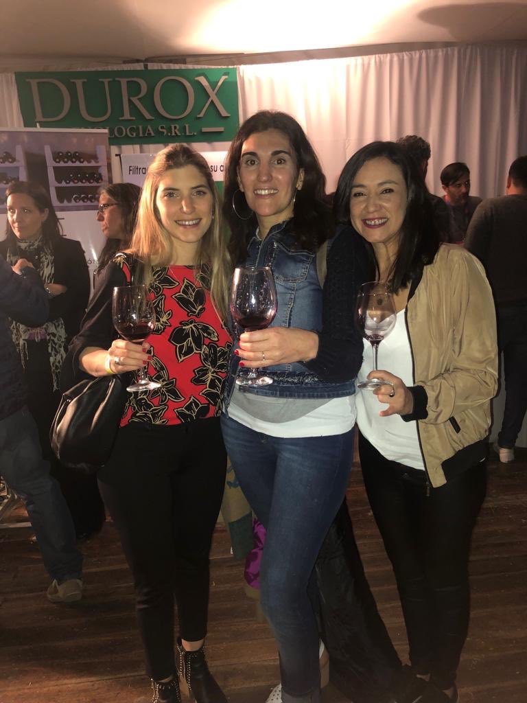 DUROXENO's tweet photo. Durox estuvo acompañando a sus amigos enólogos en #TaninosWineFest https://t.co/KIADMD9G4z