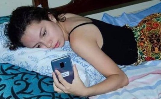 euovitinn's tweet photo. Eu esperando a única pessoa que eu falo me responder https://t.co/2Ss1be1fKe